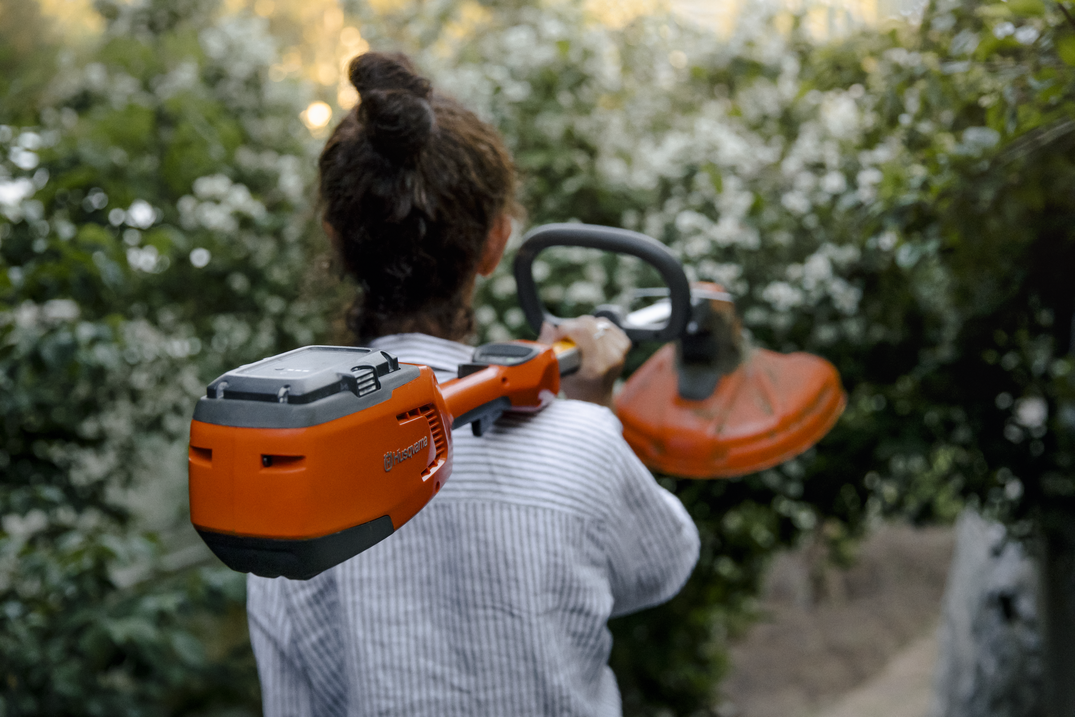 Compact, lightweight design for comfortable, ergonomic use and less strain on the body. image